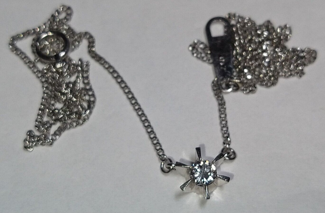 Solid platinum 0.17 carat diamond solitaire pendant chain necklace 2.7 grams