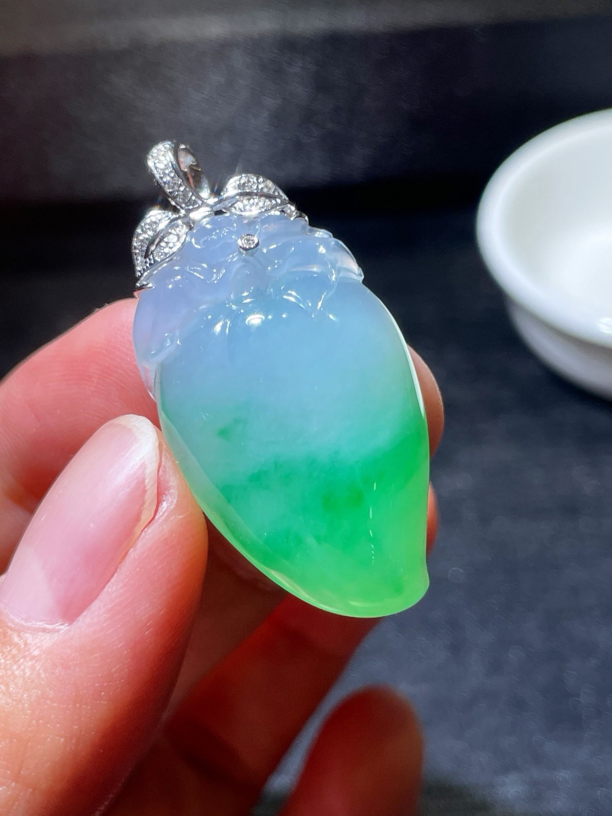 Natural Green Jadeite Emerald Jade 18K White Gold Longevity Peach Pendant 寿桃