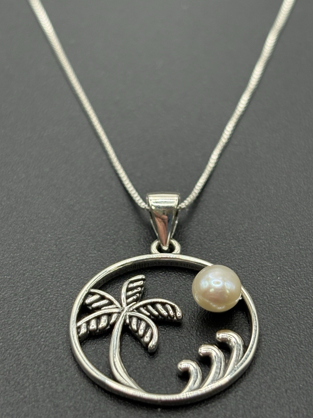 New Condition 18″ Sterling Silver Genuine Pearl Palm Tree Waves Pendant Necklace