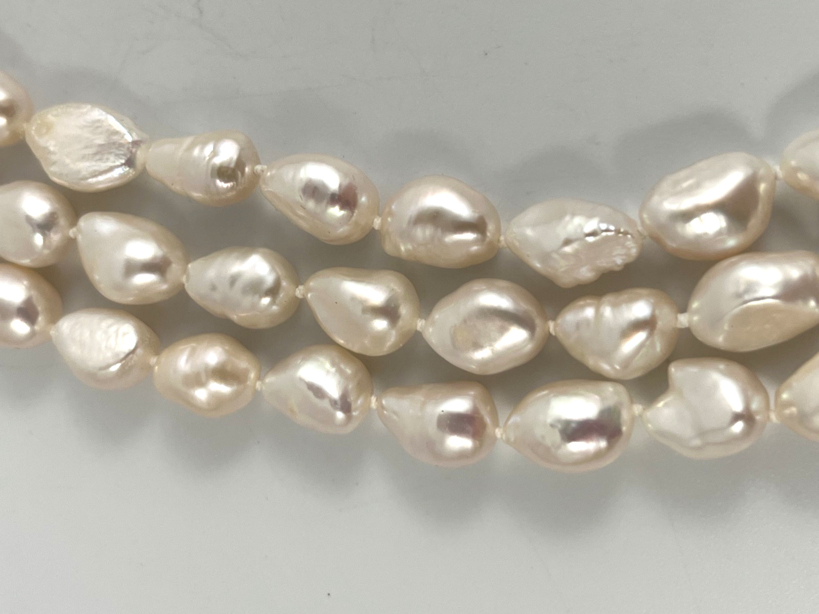 14K (585) YELLOW GOLD THREE ROWS BAROQUE PEARLS NECKLACE 19in