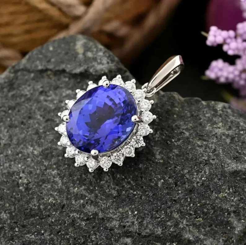 7.00Ct Oval cut Natural Tanzanite & Diamond 14K White Gold Luxurious Pendant