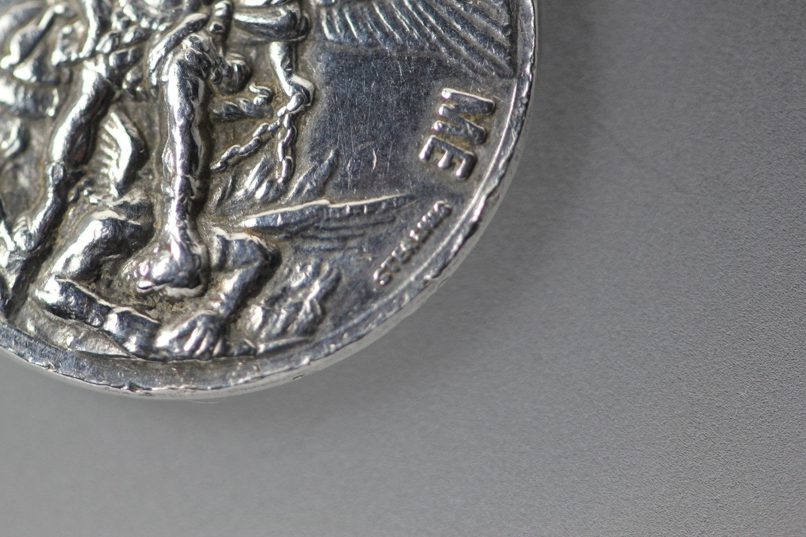 Sterling St.Michael Protect Me The USMC Round Charm Some Damage 9.4g (PEN10262)