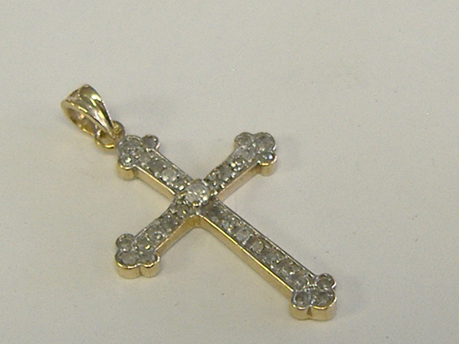 VINTAGE 10K GOLD 0.17 CT TW NATURAL DIAMONDS CROSS 1,1/8″ LONG