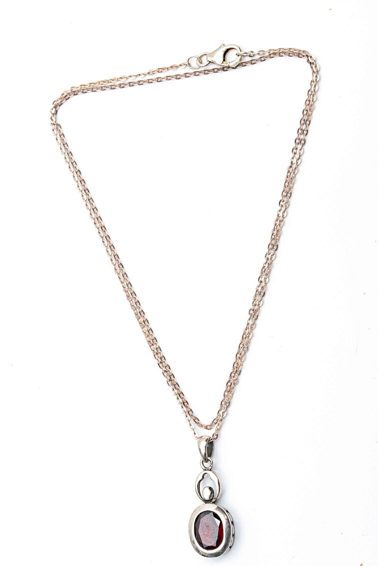 Genuine Garnet pendant marked 925 &LUS on 18″ Sterling chain 925 Necklace Silver