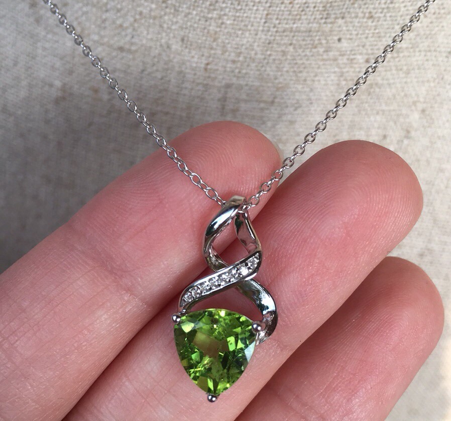 New 2.5 CTW Trillion Peridot & White Zircon Sterling Silver Pendant Necklace 925