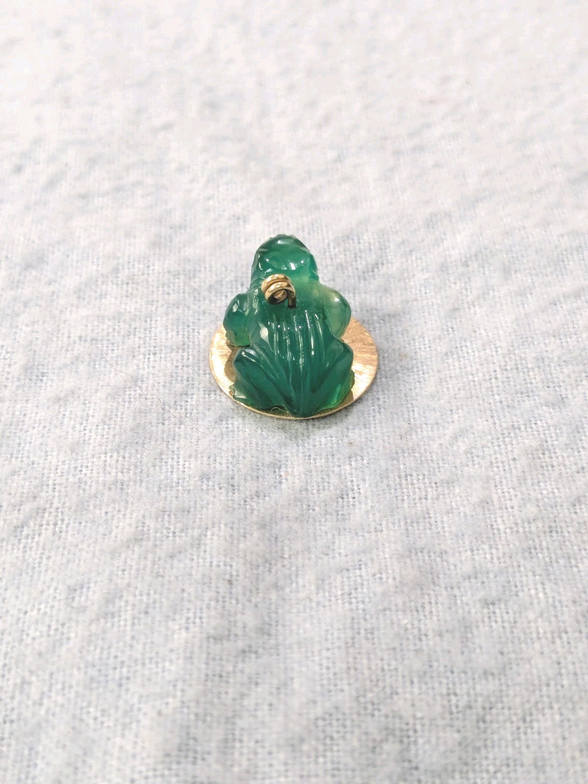Vtg. 14K Carved Green Chrysoprase Frog Charm 17.5mm Dia, 11.2mm , 3.4 grams