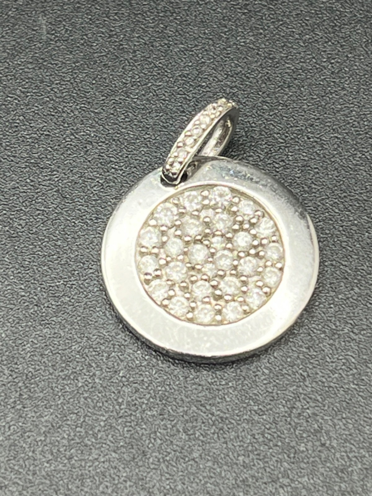 Silver Pave-set Crystals Round Disc Pendant Polish outer border 123