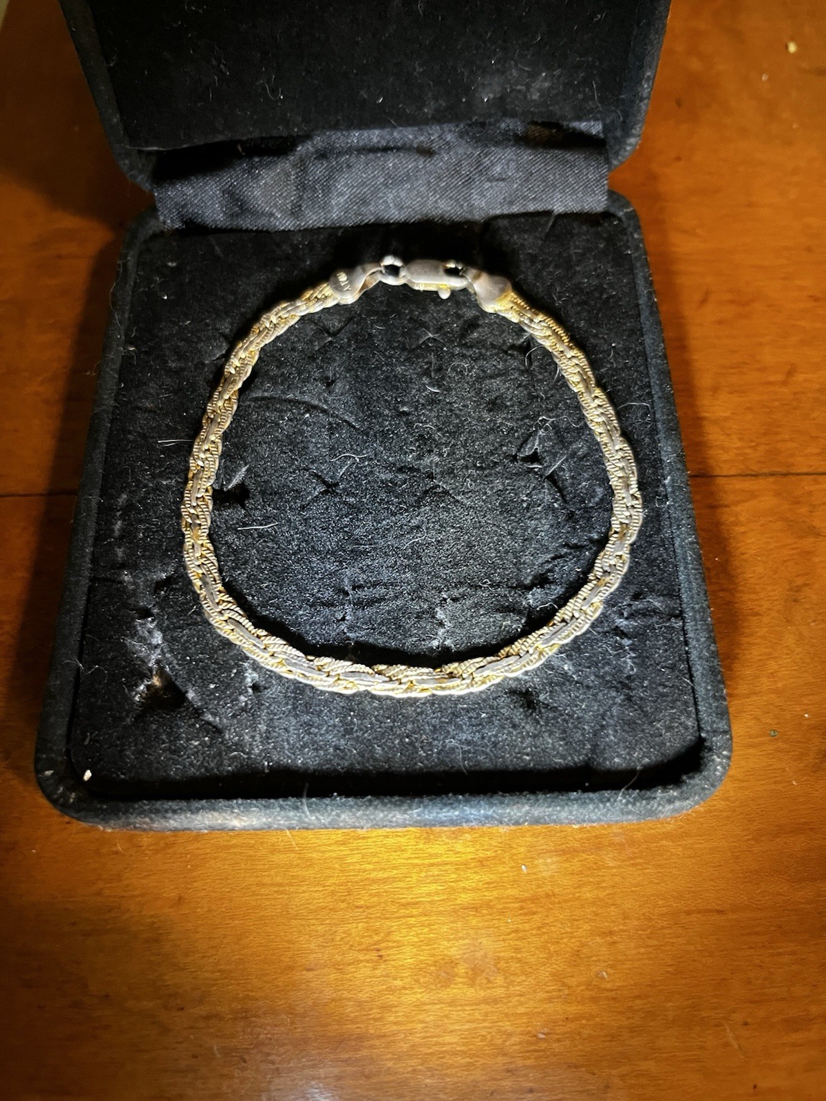 14 KT Yellow & White Gold Byzantine Style Chain 8in Bracelet. Weighs 5.103 Grams