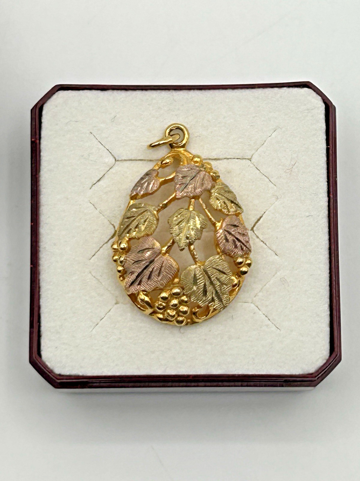 Black Hills Gold 10k Landstrom’s Multiple Leaves Teardrop Pendant Necklace
