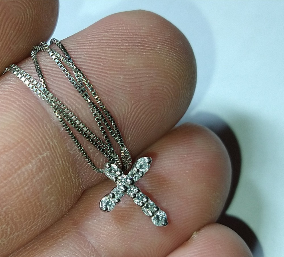 Solid platinum 0.20 carat natural diamond cross necklace 2.56 grams 15.75″