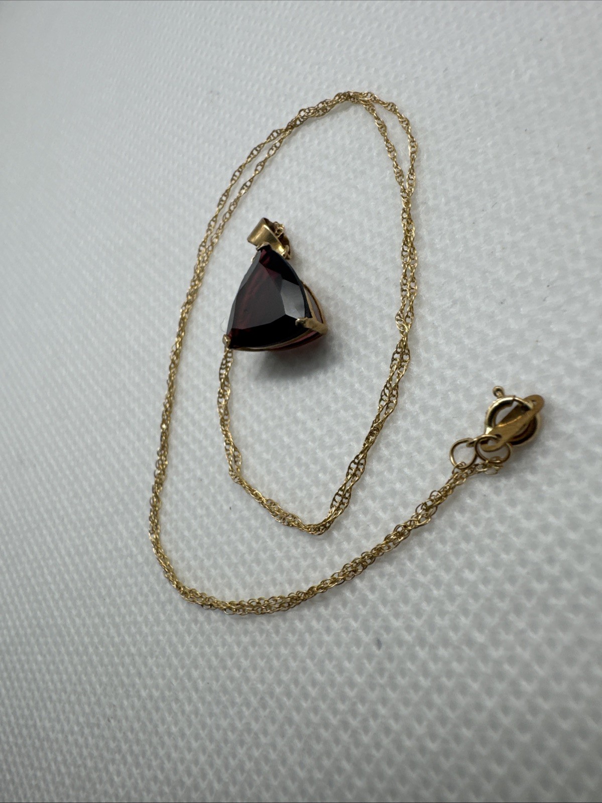 10K Yellow Gold Dark Red Trillion Cut Garnet Triangle Pendant Necklace 18”