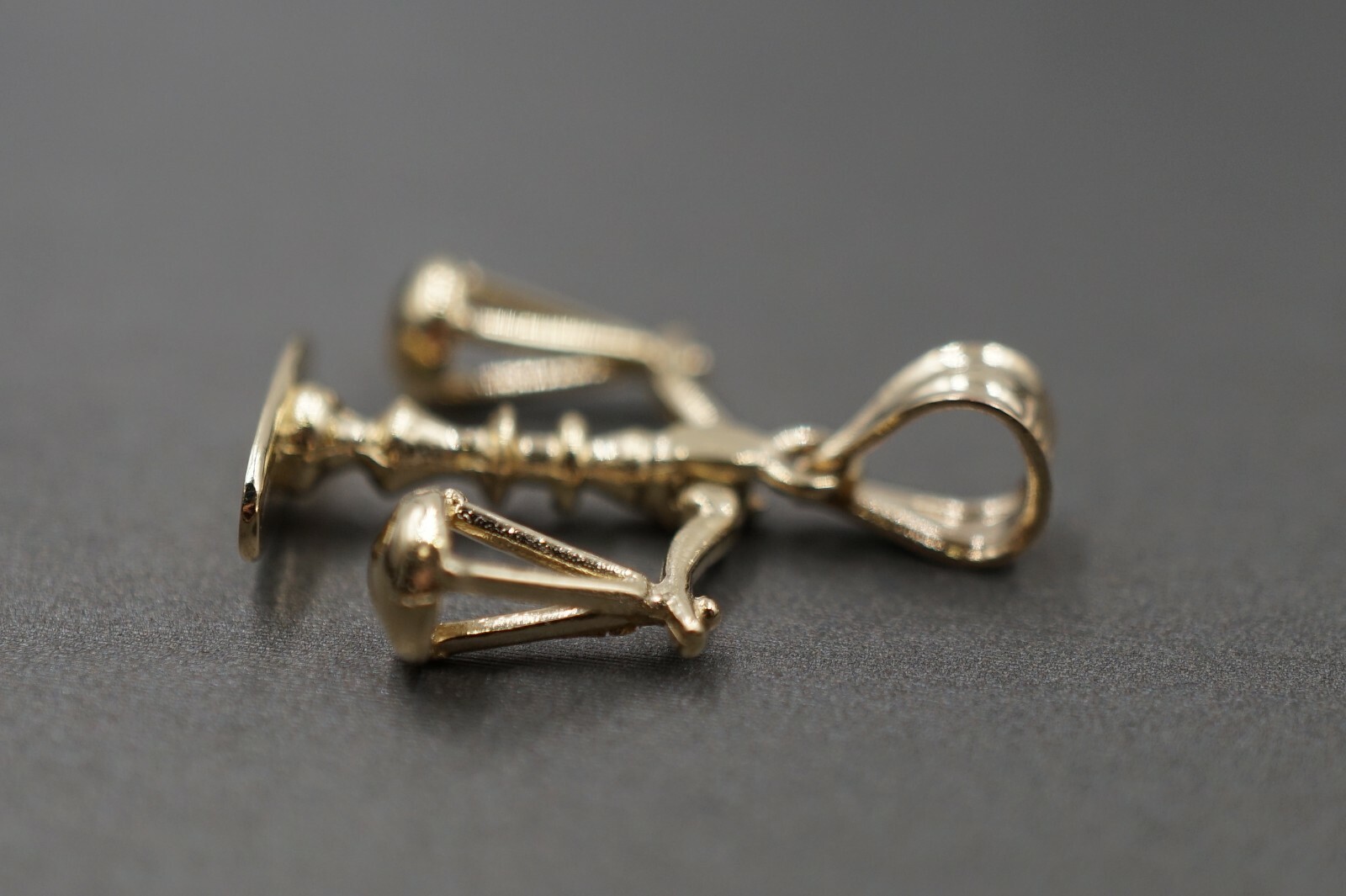 10K Solid Yellow Gold 0.85″ Moveable Horoscope Libra Charm Pendant.
