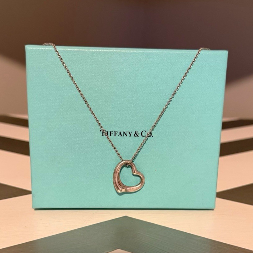 Tiffany & Co. Signed 925 Sterling Silver Elsa Peretti Heart Pendant Necklace