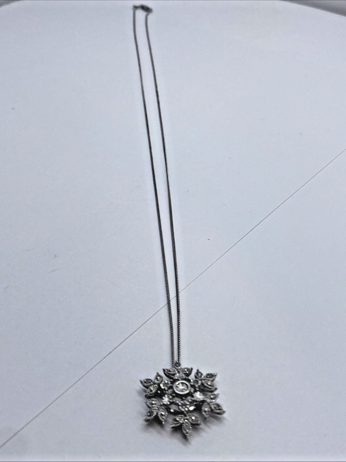 20″ Sterling Silver Chain w Gorgeous Diamond Snowflake Pendant 3.4 grams