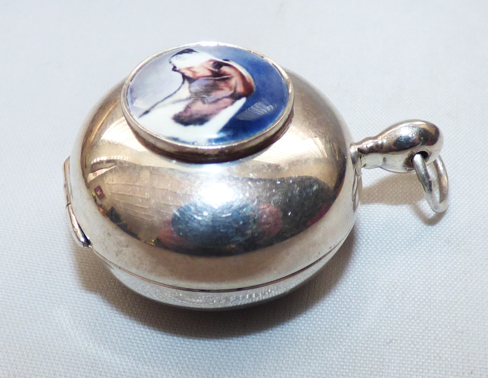 VINTAGE SILVER ENAMELLED HUNTING HOUND LOCKET BOX FOB PENDANT HUNTING HOUND