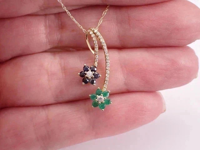 2Ct Round Cut Lab-Created Sapphire Women’s Flower Pendant 14K Yellow Gold Plated