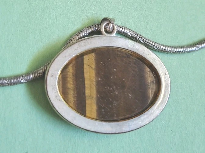 TIGER’S EYE Gemstone Pendant & Necklace In Silver Tone