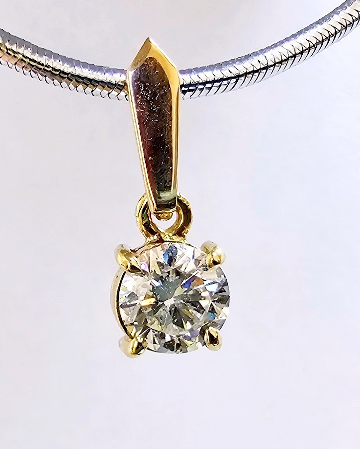 14K Yellow Gold .86ct Diamond Solitaire Pendant Near Colorless Eye Clean 3/4″