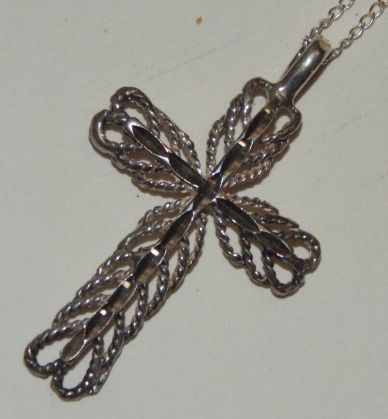 Vintage 925 Sterling Silver Filigree Cross Pendant with 18 in chain utc 3.37g