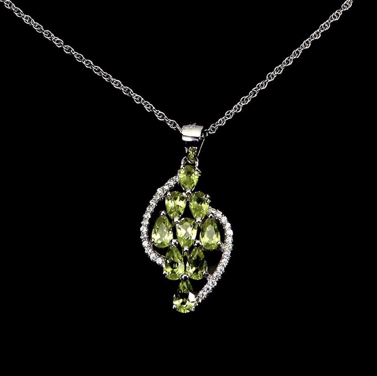 Stunning Natural Peridot 2.25CT Teardrop Pendant Necklace 925 Sterling Silver