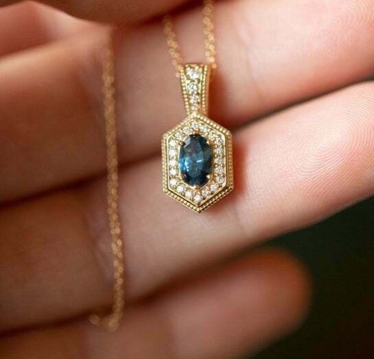 2Ct Oval Cut Alexandrite & Diamond Vintage Style Pendant 14K Yellow Gold Finish
