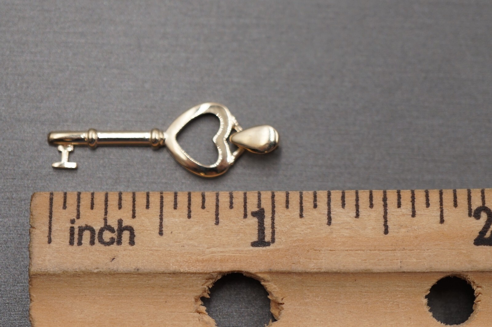 14K Solid Yellow Gold 1.1″ Fancy High Polish Light Heart Key Charm Pendant.