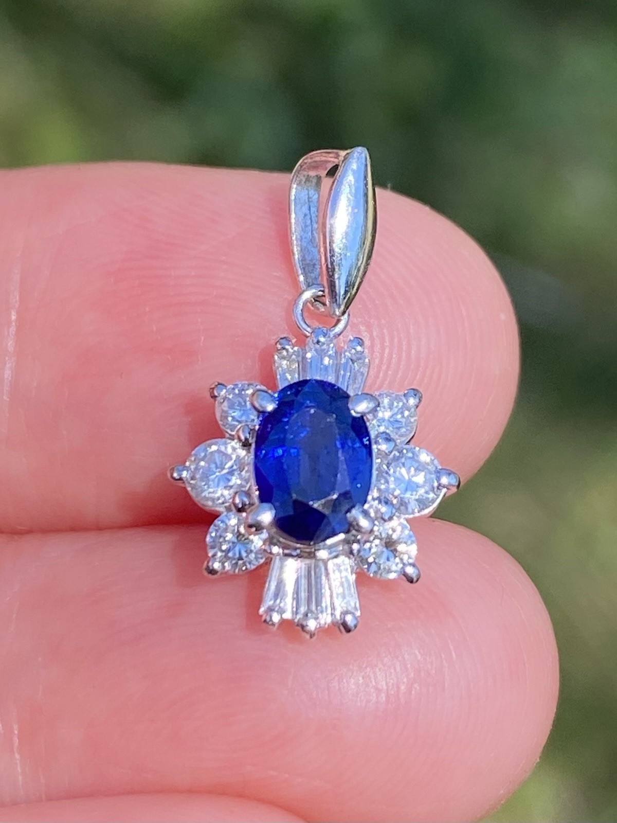 Beautiful 1.16CTW 100% Natural Quality Sapphire & VS Diamond Platinum Pendant