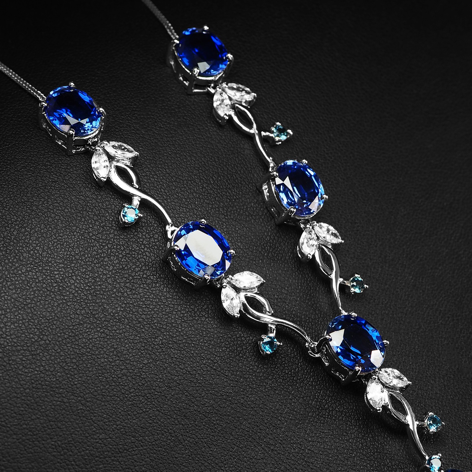 Classically Royal Blue Sapphire 29.50Ct 925 Sterling Silver White Gold Neckaces