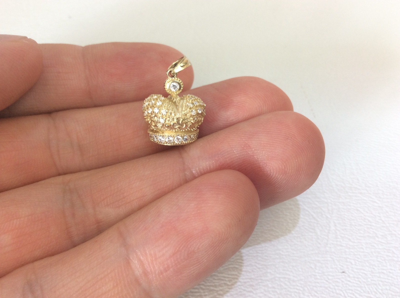 10k Solid Yellow Gold 3-D Crown Pendant Beautiful Sparkling CZ Royalty 3.4 grams