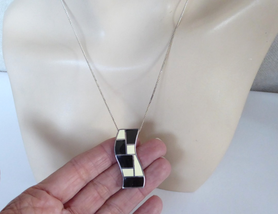 Vtg Milor Italy .925 Sterling Silver 18″ Chain Pendant Necklace Black & White