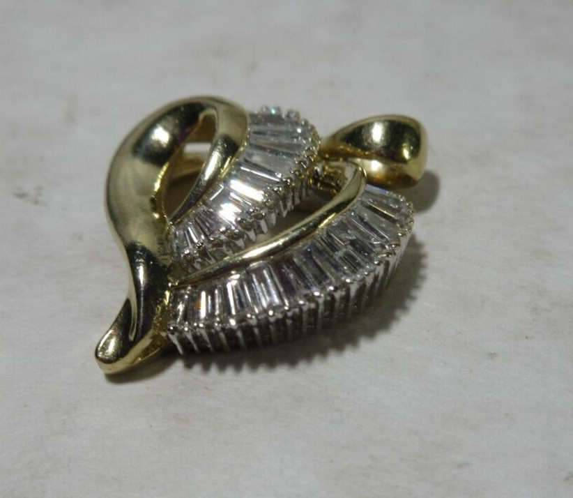 14k yellow/white gold pendent 4.2gr .5 tcw diamond nice item 18mm wide 19mm tall