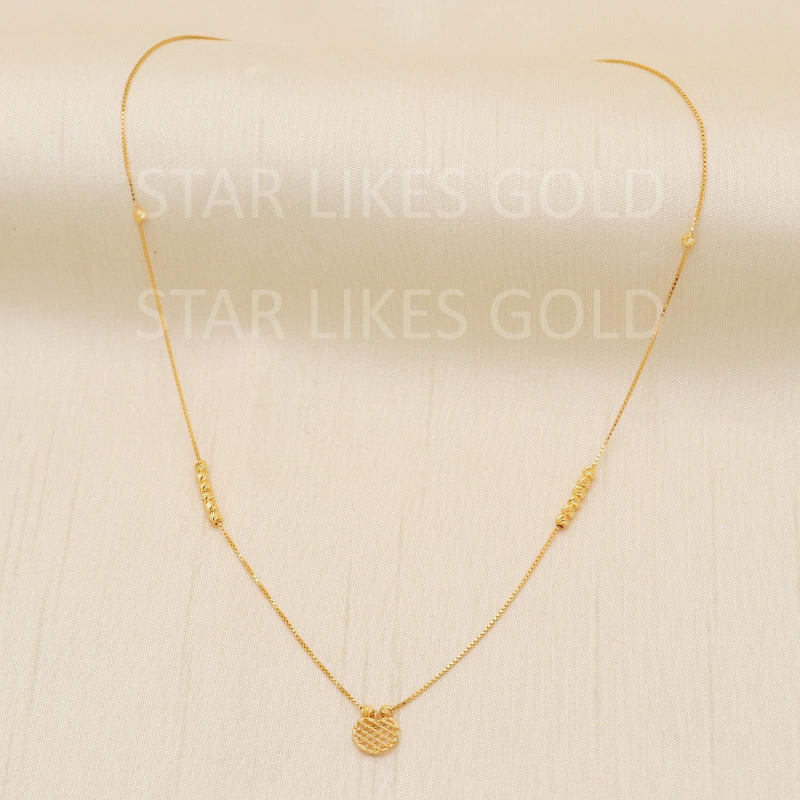22K Yellow Gold Box Chain Station Necklace 17″ 3.58g 2mm Round Pendant Mesh 916