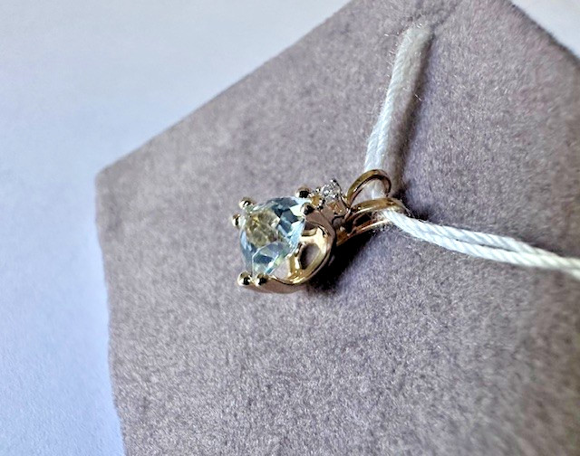 Estate 14K Yellow Gold Trillion Light Blue Topaz Pendant