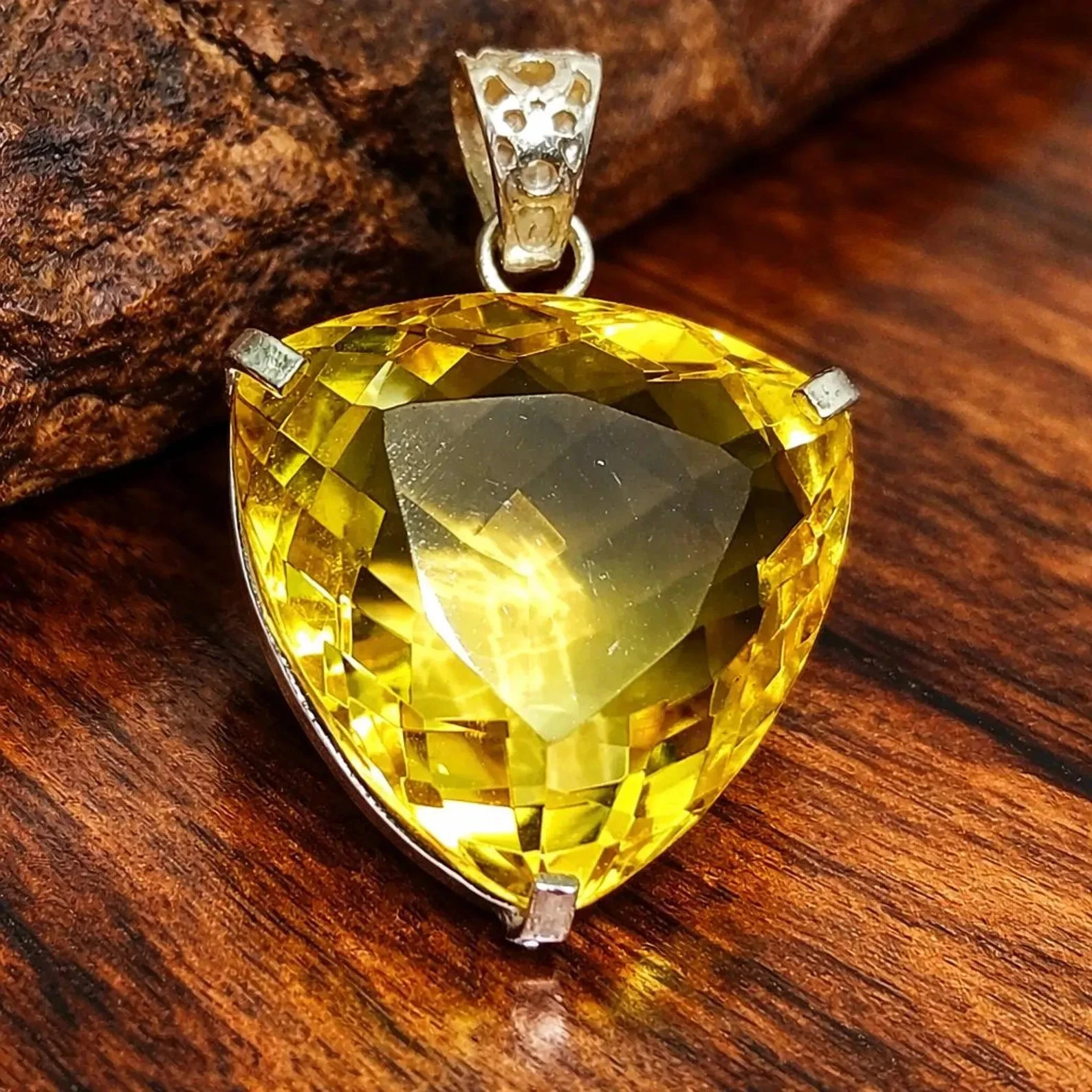 90.50 Ct+ Certified Natural Topaz 925 Solid Silver Trillion Pendant Gemstone AG