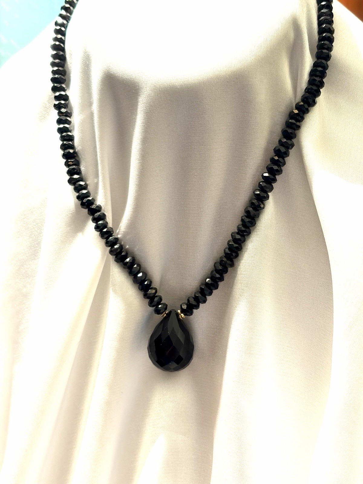 16 in Choker Necklace Genuine Onyx Stone Drop w carved beads 14 k y g (Marked)