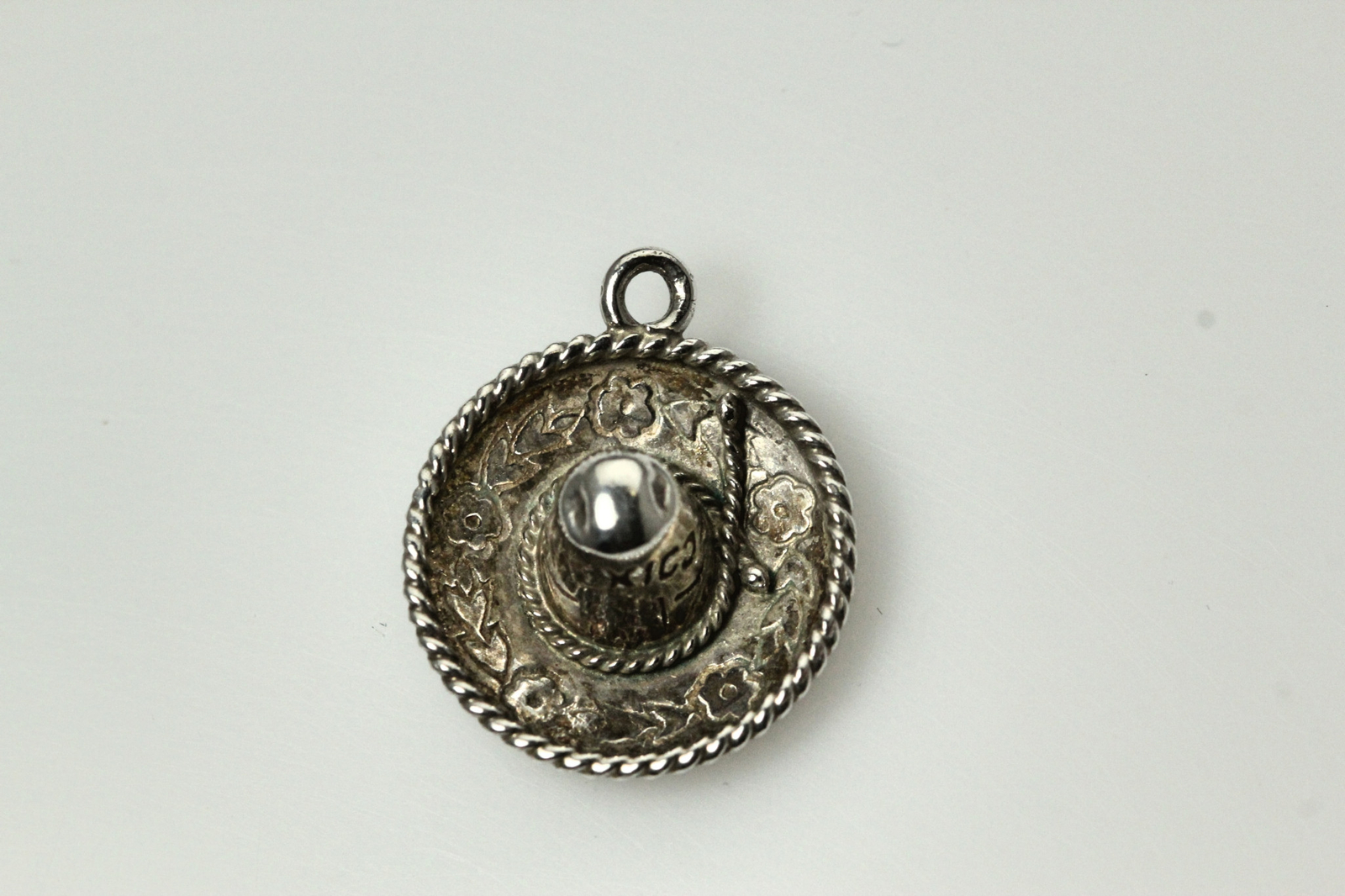 Vintage 925 Sterling Silver Sombrero Charm 2 Grams (PEN7976)