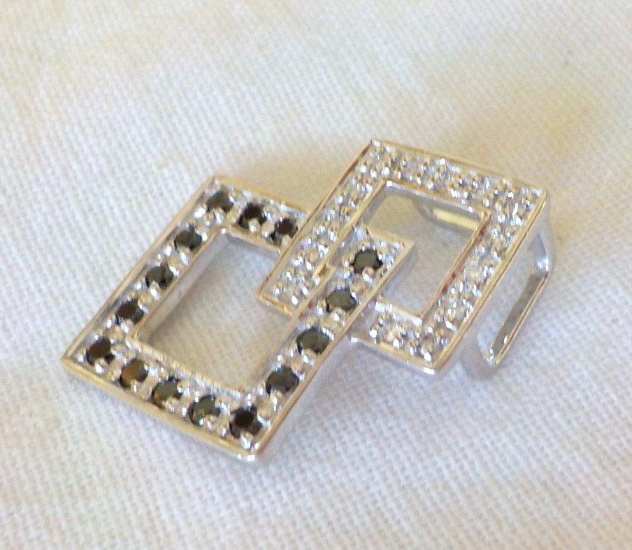 Modern 18K White Gold Black White Diamond Pendant – 2.90 gms, 0.95 in, 0.36 ctw