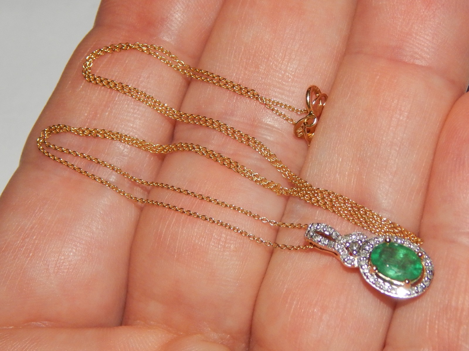 14K YELLOW GOLD EMERALD & DIAMOND 7/10th INCH PENDANT NECKLACE 18 INCH LONG