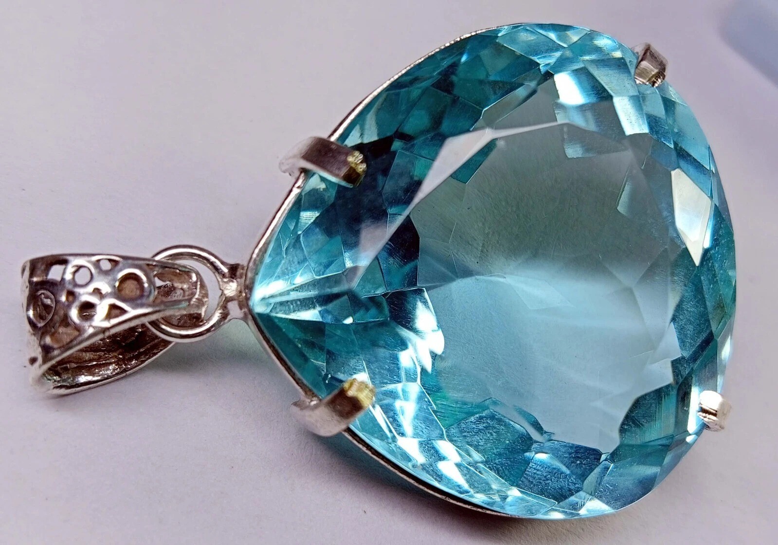Pendant Topaz Sky Blue Pear Cut 105-106 Ct Natural Gemstone EGL Certified
