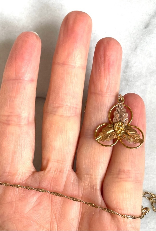 Multi-Tone Gold 3 Leaves Pendant Necklace