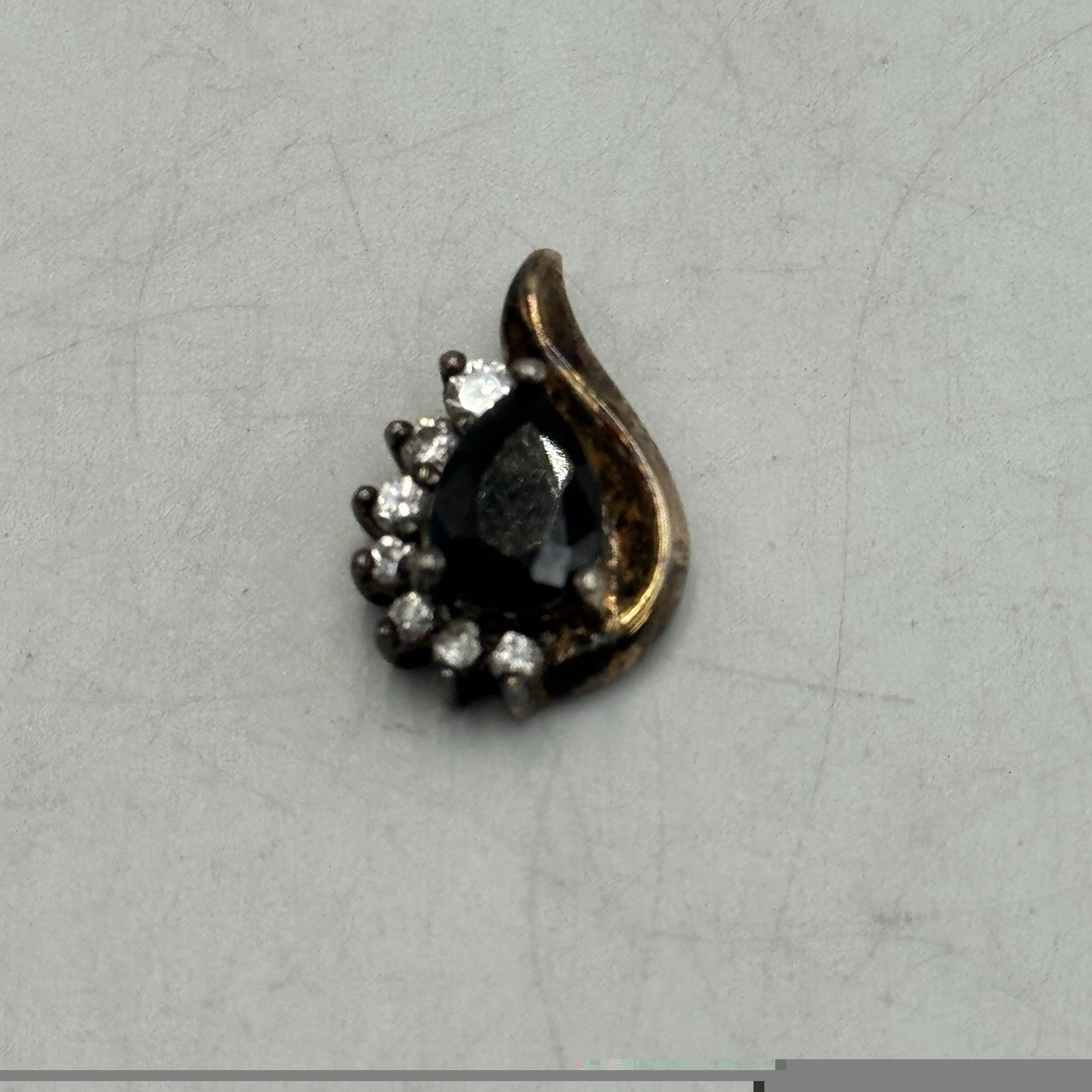 20 WM Marked Gold Tone Sterling Silver 925 Black & White Teardrop Pendant 2.1g