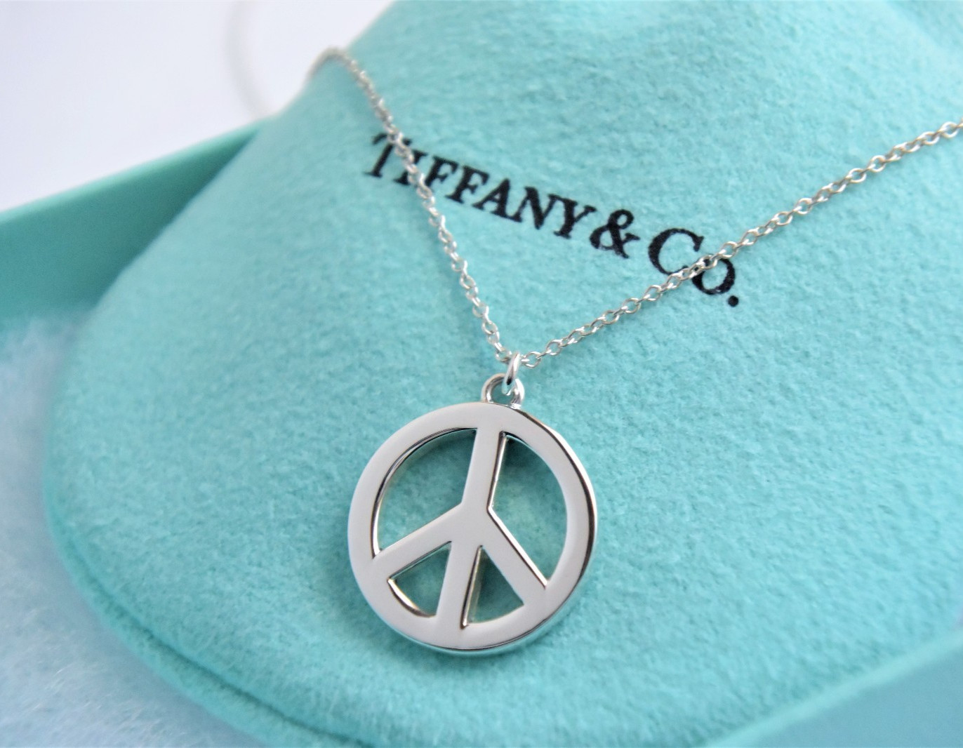 16.25″ Tiffany & Co Silver Large 20mm Peace Sign Pendant Necklace & Pouch Choker
