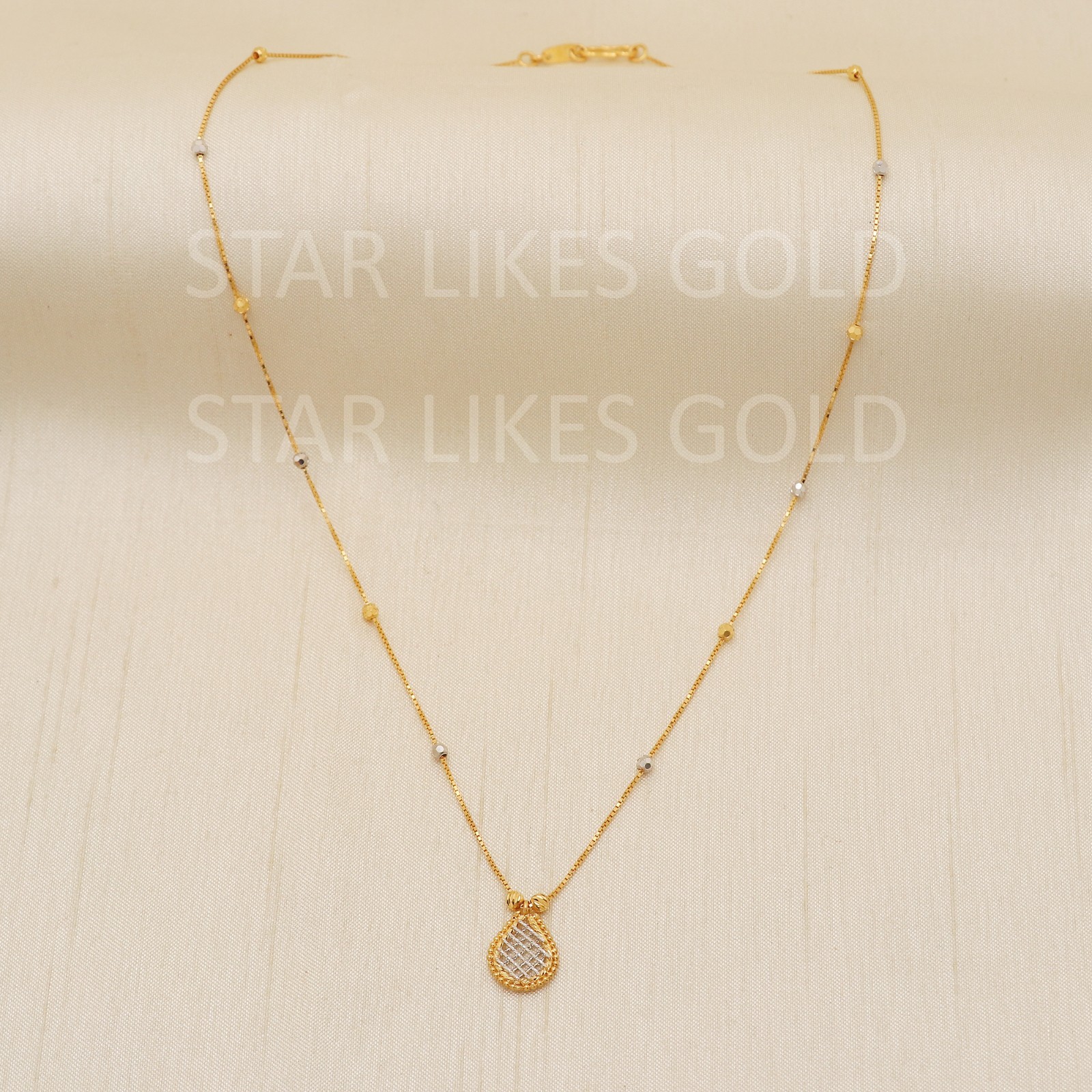 22K Gold Box Chain Station Necklace 17″ 3.8g 2mm Teardrop Pendant Tri-Tone 916