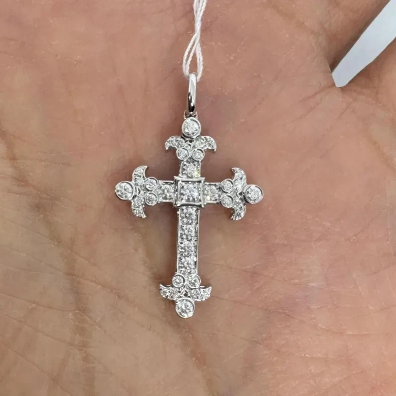 1Ct Round Brilliant Cut Moissanite Cross Pendant 14K White Gold Plated 18″ Chain