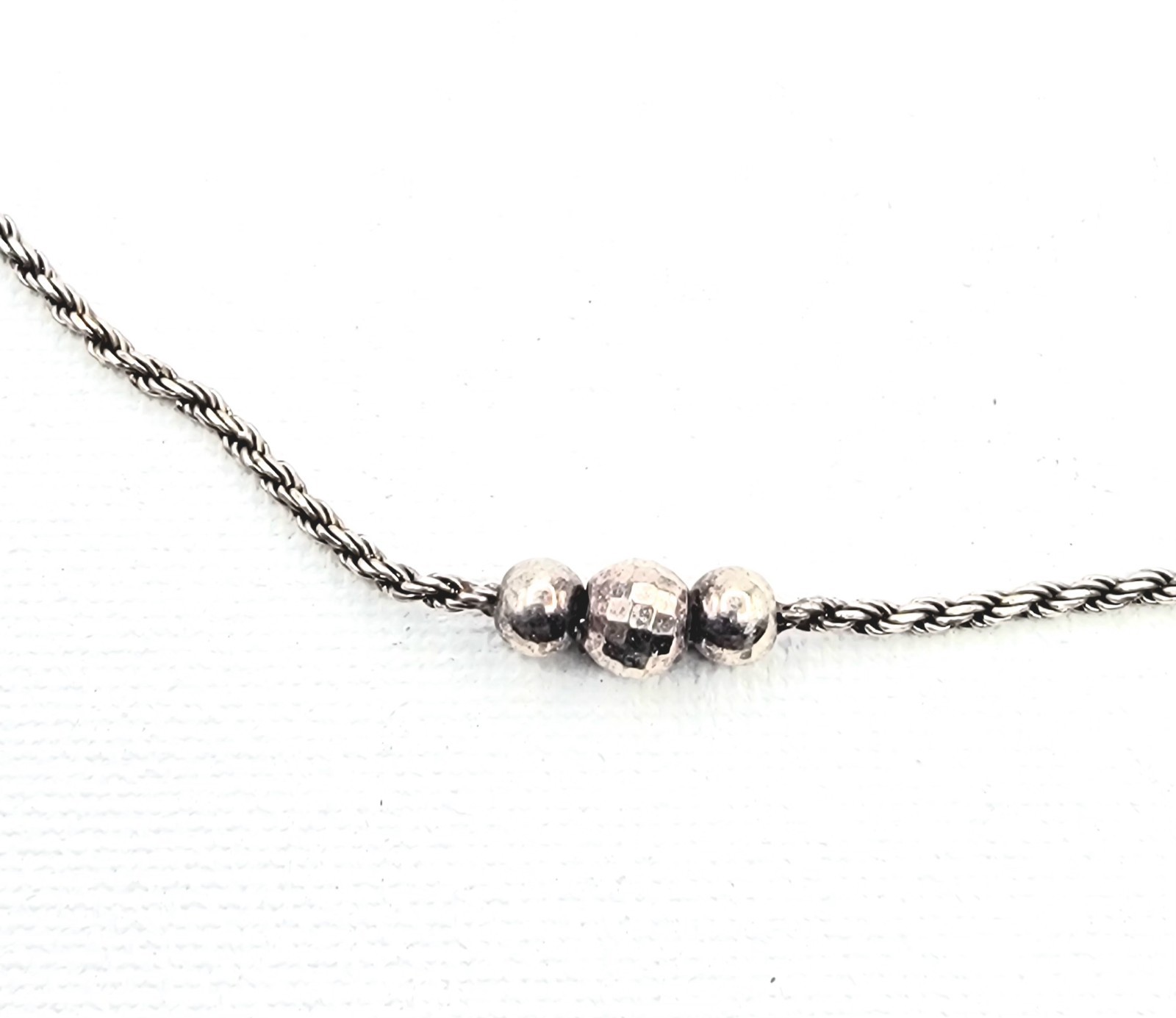 Sterling Silver Faceted & Polished Bead Station Necklace 20″ Textured Rope Chain