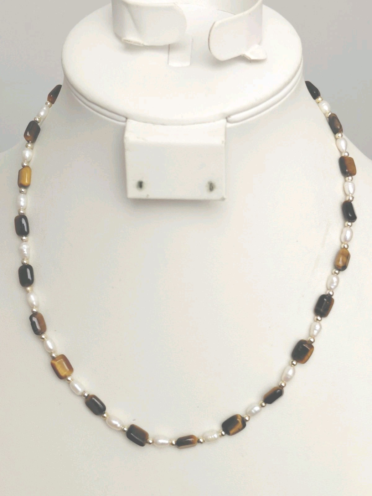 Brown Gemstone & Pearl Necklace/Very Good Used Condition /Measures 18 In Length