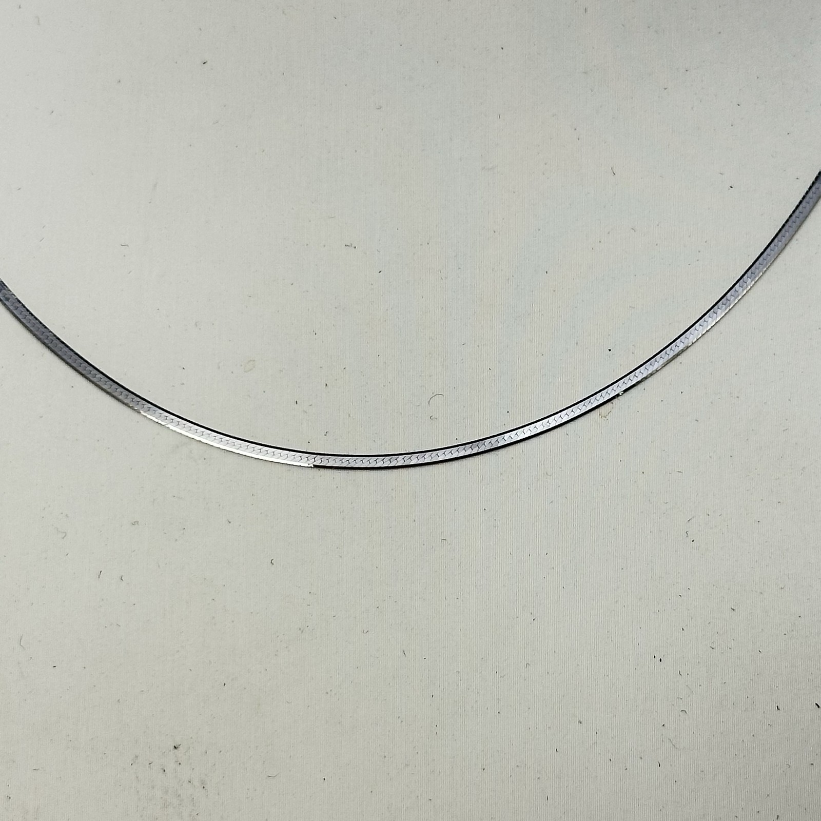 Macy’s Womens 1.25MM Flat Herringbone 14K White Gold Chain Necklace 1.3g 17″