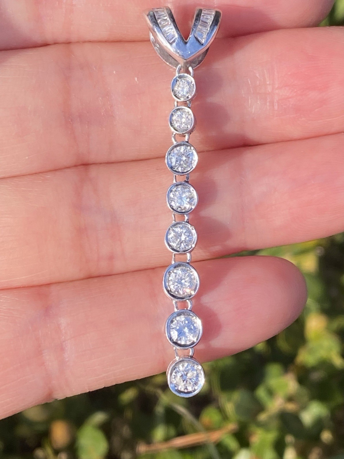Beautiful Platinum 1.00CTW 100% Natural Diamond Drop Pendant