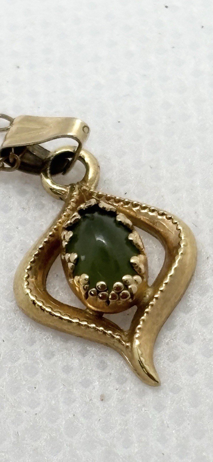 12k Yellow Gold Necklace Green Jade Oval Asymmetrical Pendant Jewelry