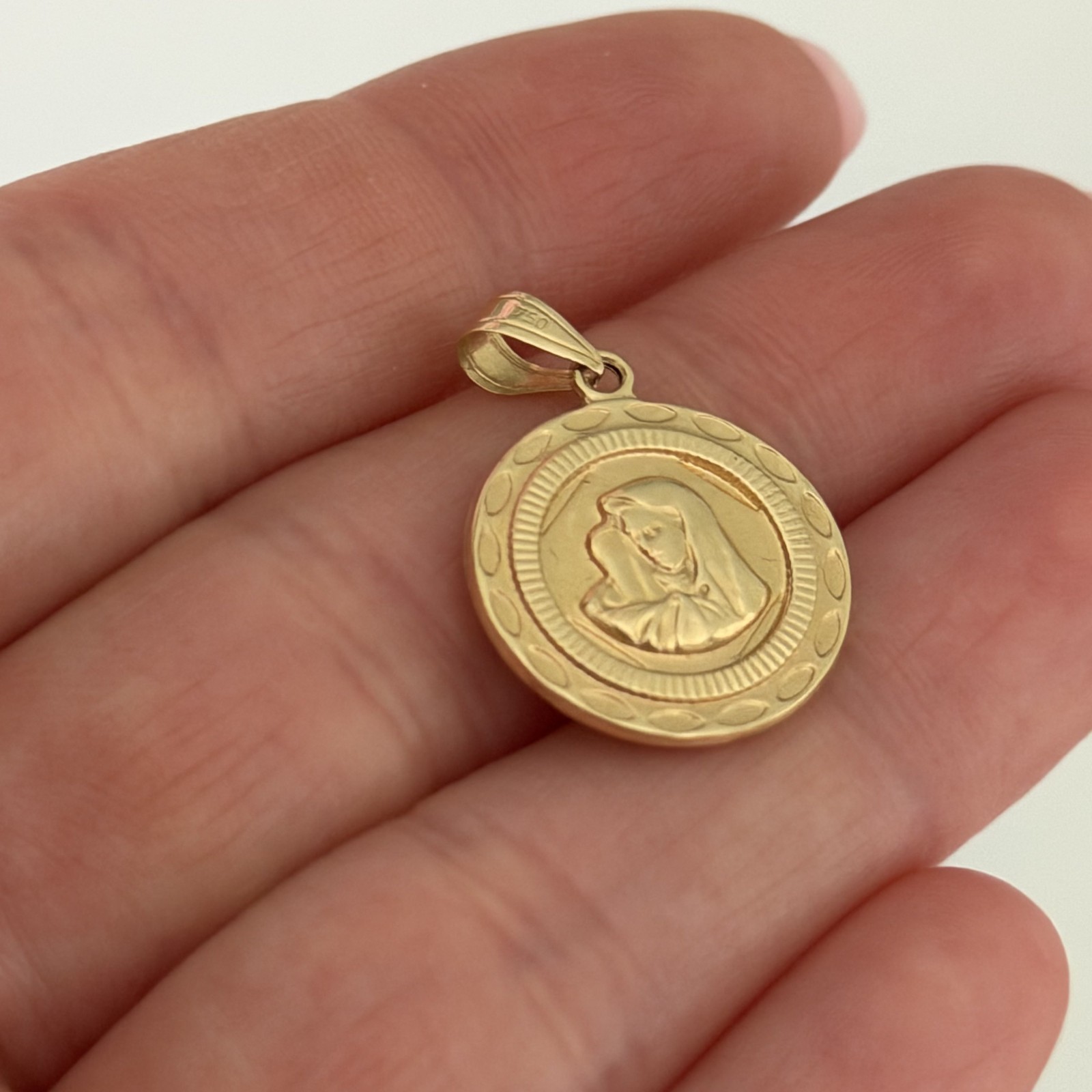18K Yellow Gold Madonna Mother Mary Religious Medal Charm Pendant Vtg Reversible